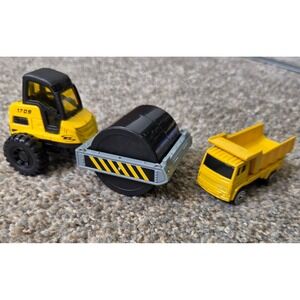 Maisto Construction Vehicle Set Yellow Street Roller 1709 and Dump Truck Diecast